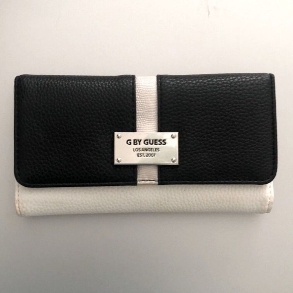 Guess wallet black white